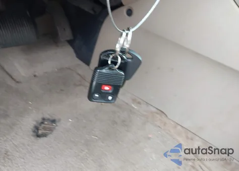 2005 Ford Escape Xlt z USA, uszkodzony, nr VIN 1FMYU03105KD52028